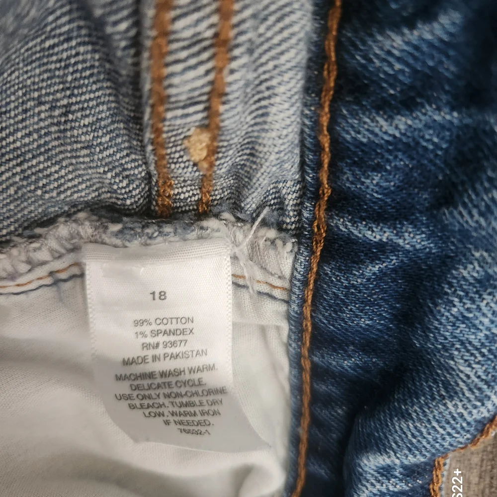 a.n.a Blue Jean Shorts Distressed Raw Hem - Picture 6 of 7